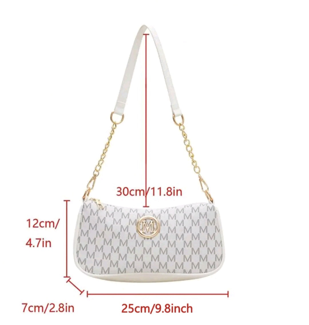 Esta cartera combina un diseño clásico con detalles modernos, ideal para un estilo casual elegante.