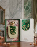 Fleurie Emerald Green de Riiffs Perfumes es una fragancia femenina catalogada dentro de la familia Oriental Vainilla / Gourmand Especiada. Su aroma se caracteriza por equilibrar una salida cítrica y herbal vibrante. Para mujer.