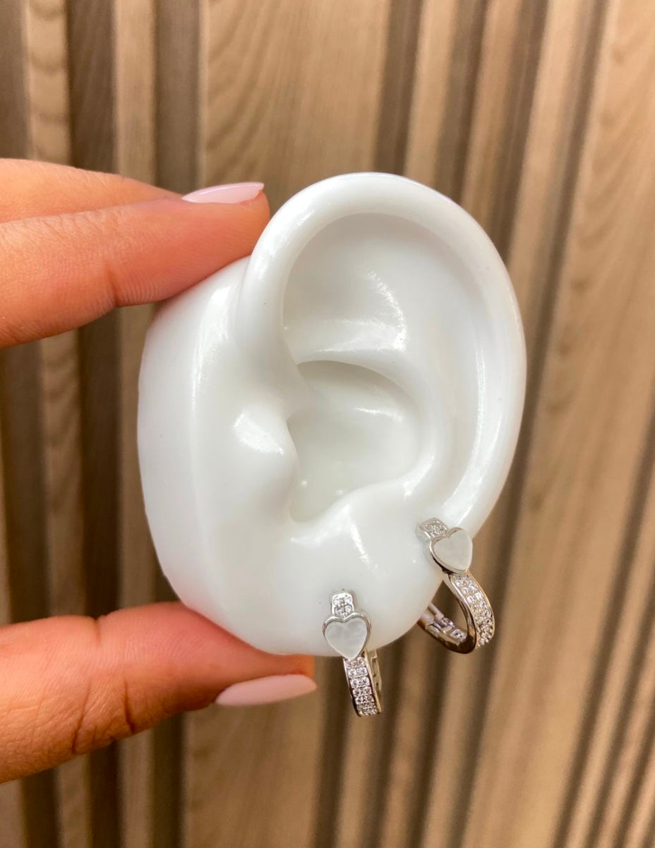 Argollas platiadas variadas muy bonitas $95 pesos cada unas debe escribir para decir cual vas a comprar.