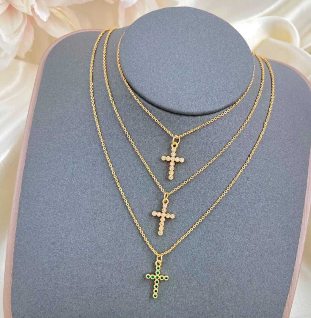 Nueva collection 😍 de cadenas con dije con baño de oro cada una $290 ♥️ordena la tuya antes de agoten 🇩🇴✨️