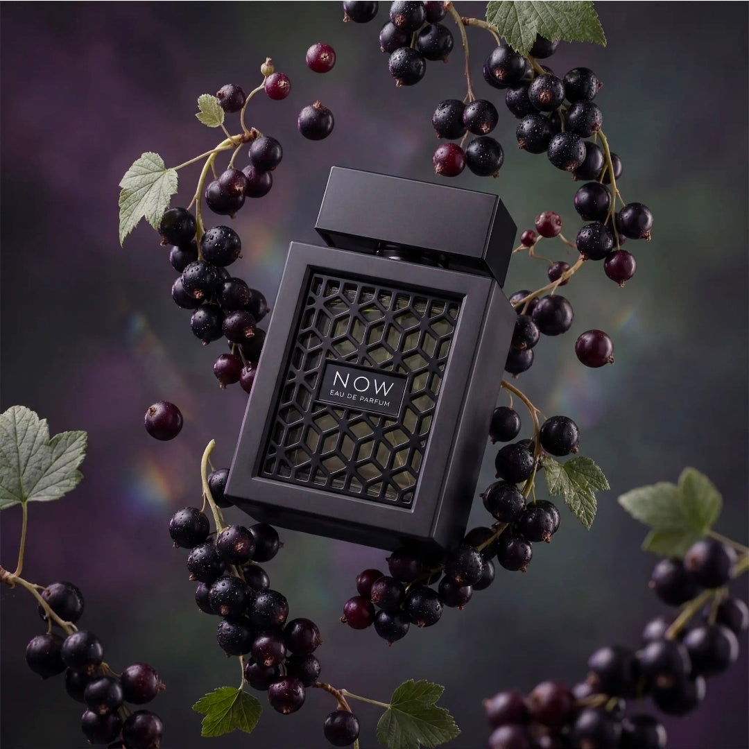 Rave Now Black de Lattafa, una fragancia de la familia olfativa Amaderada Aromática. Su aroma es sumamente popular debido a que ofrece una explosión frutal, fresca y ahumada, muy similar al estilo del reconocido perfume Creed Aventus.100% Original.