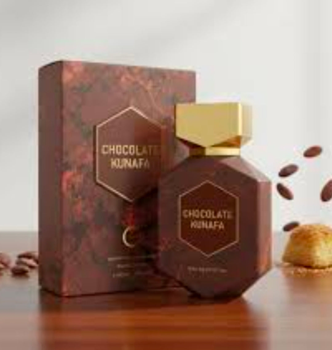 Chocolate Kunafa de Camara es el perfume árabe unisex definitivo para los amantes de lo dulce. Una explosión ultra cremosa de chocolate fundido, pistacho tostado y caramelo crujiente que dura todo el día en la piel. ¡Un aroma gourmet, exótico y magnético.