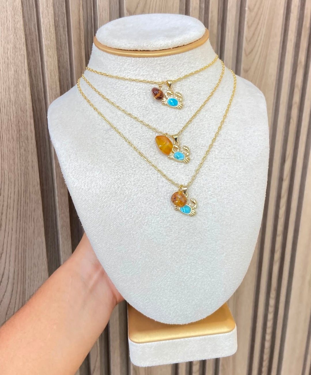 Cadena de baño de oro $825 cada una.