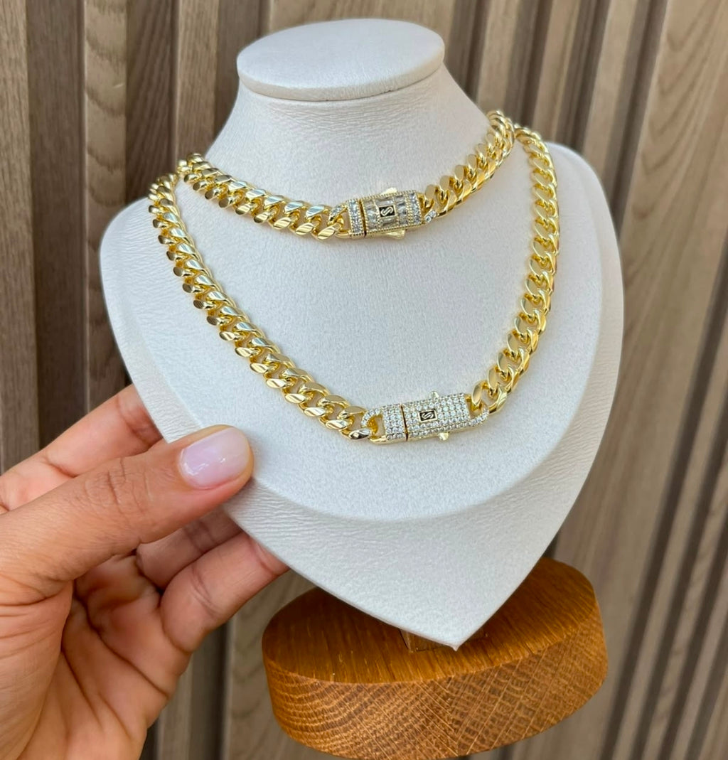 Collares 45cm con baño de oro $1350 cada uno.