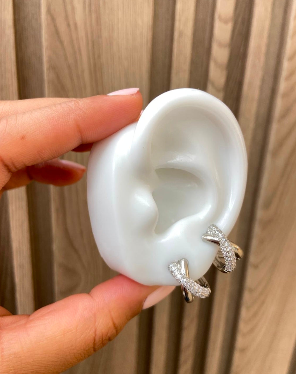Argollas platiadas variadas muy bonitas $95 pesos cada unas debe escribir para decir cual vas a comprar.