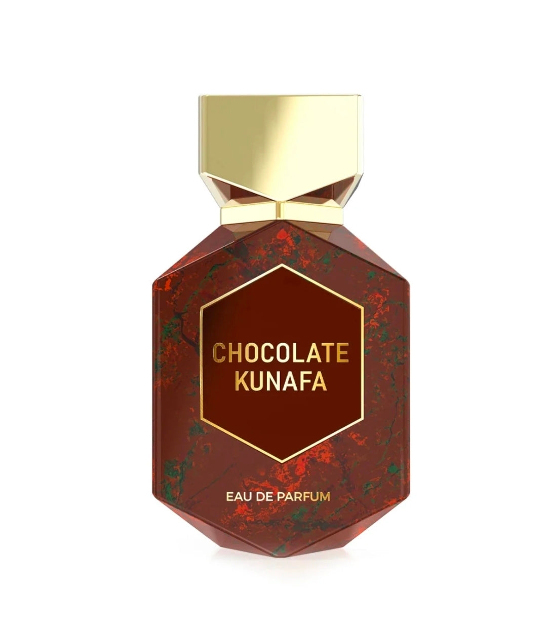 Chocolate Kunafa de Camara es el perfume árabe unisex definitivo para los amantes de lo dulce. Una explosión ultra cremosa de chocolate fundido, pistacho tostado y caramelo crujiente que dura todo el día en la piel. ¡Un aroma gourmet, exótico y magnético.