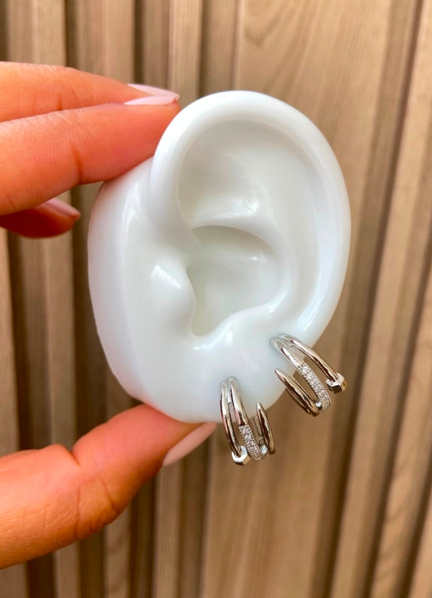 Argollas platiadas variadas muy bonitas $95 pesos cada unas debe escribir para decir cual vas a comprar.