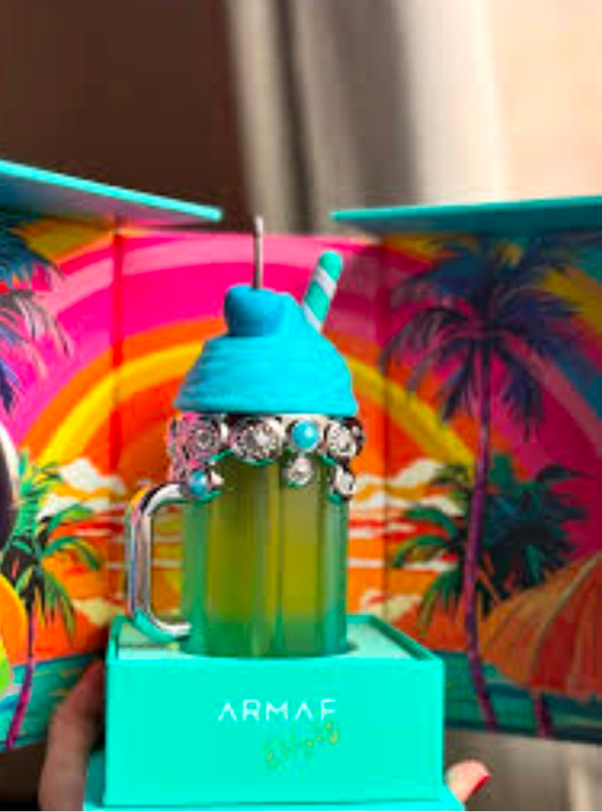 El centro es marcadamente tropical y cremoso, destacando el coco, las lactonas (que le dan un matiz lácteo o cremoso), junto a toques florales suaves de flor de azahar del naranjo y nenúfar (lirio de agua). 💯% Original