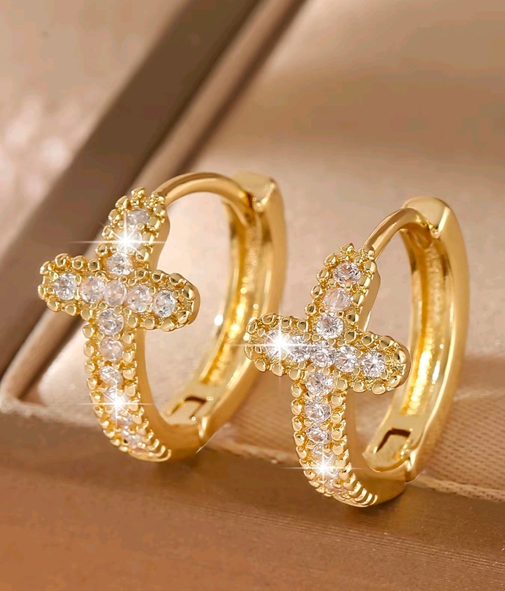 Arracadas geométricas de cruz bañadas en oro de 14k para mujer con incrustaciones de circonia cúbica: aretes de broche simples, modernos y elegantes a un precio accesible para uso diario"