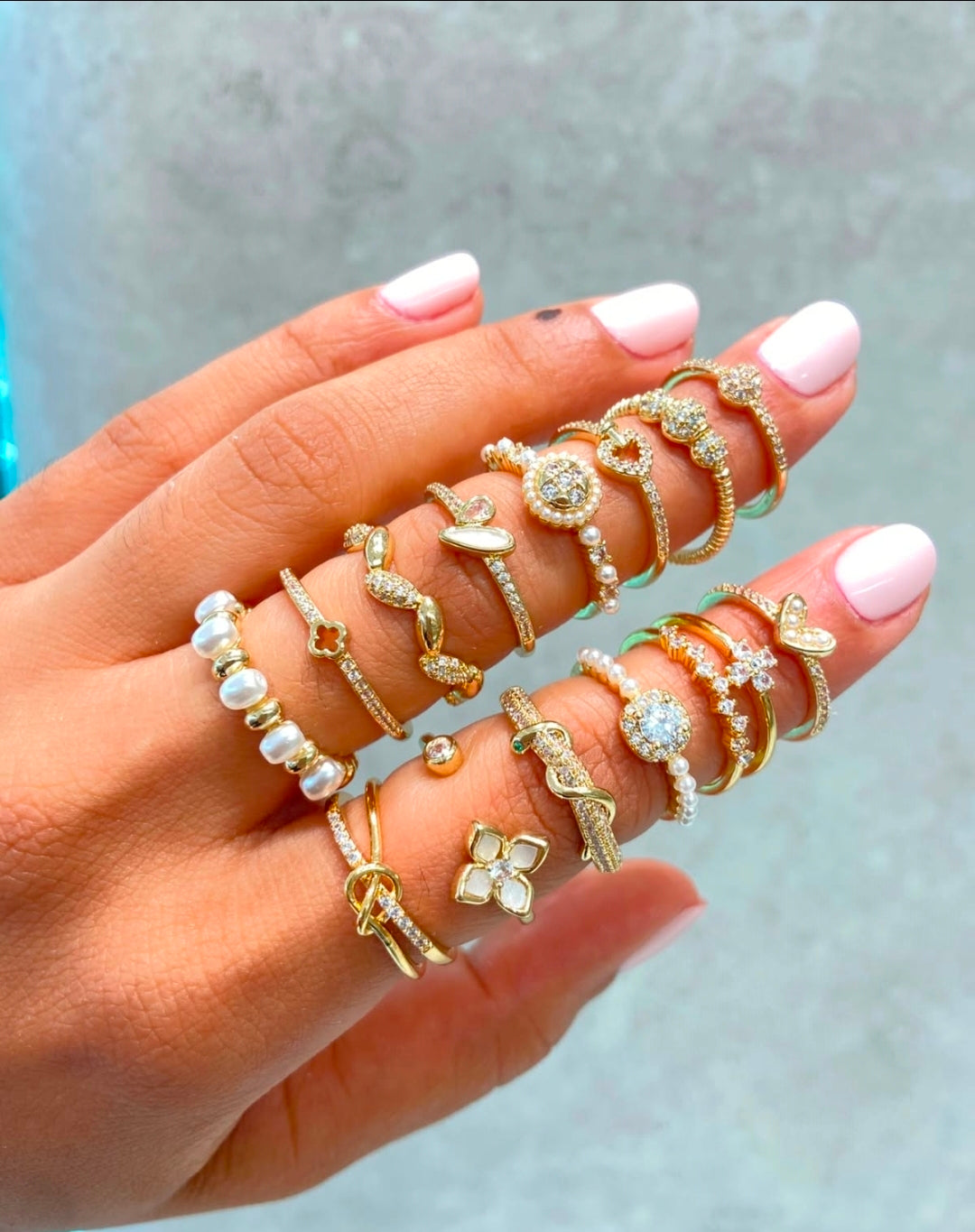 Variedades de anillo todo size con baño de oro, escribir para decir cual va a comprar, va a recibir uno por $280.          Gracias por su compra.