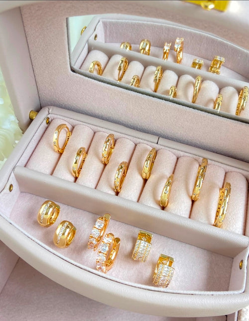 Argollas con baño de oro variadas, una por $280 pesos,  escribir para decir cual va a comprar. Vas a recibir una por $280 pesos.                         Gracias por su compra.