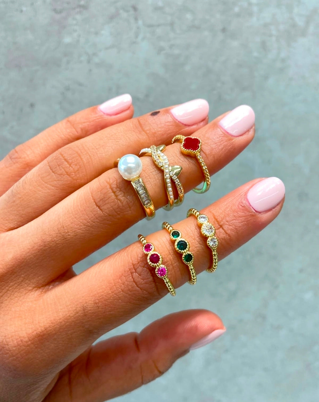 Variedades de anillo todo size con baño de oro, escribir para decir cual va a comprar, va a recibir uno por $280.          Gracias por su compra.