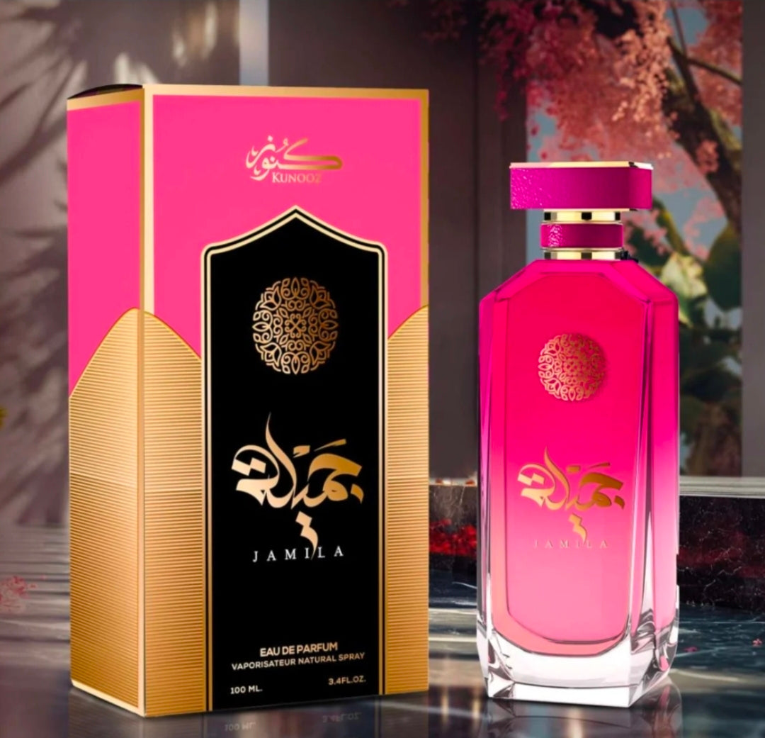 Haz que tu aroma hable por ti. Añade Kunooz Jamila (100 ml) a tu carrito hoy y disfruta de un perfume premium con una fijación espectacular."Notas de pera, azahar y vainilla que enamoran a primera aplicación. ¡Pide el tuyo antes de que se agote!"