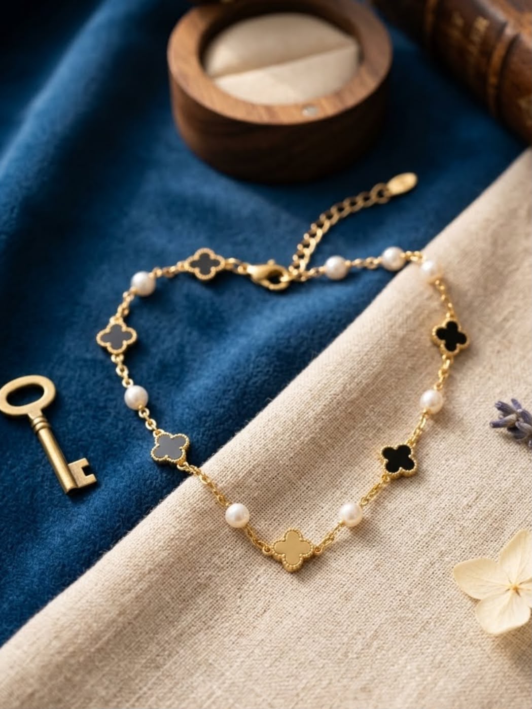 Guillo de pie para mujer con baño de oro.