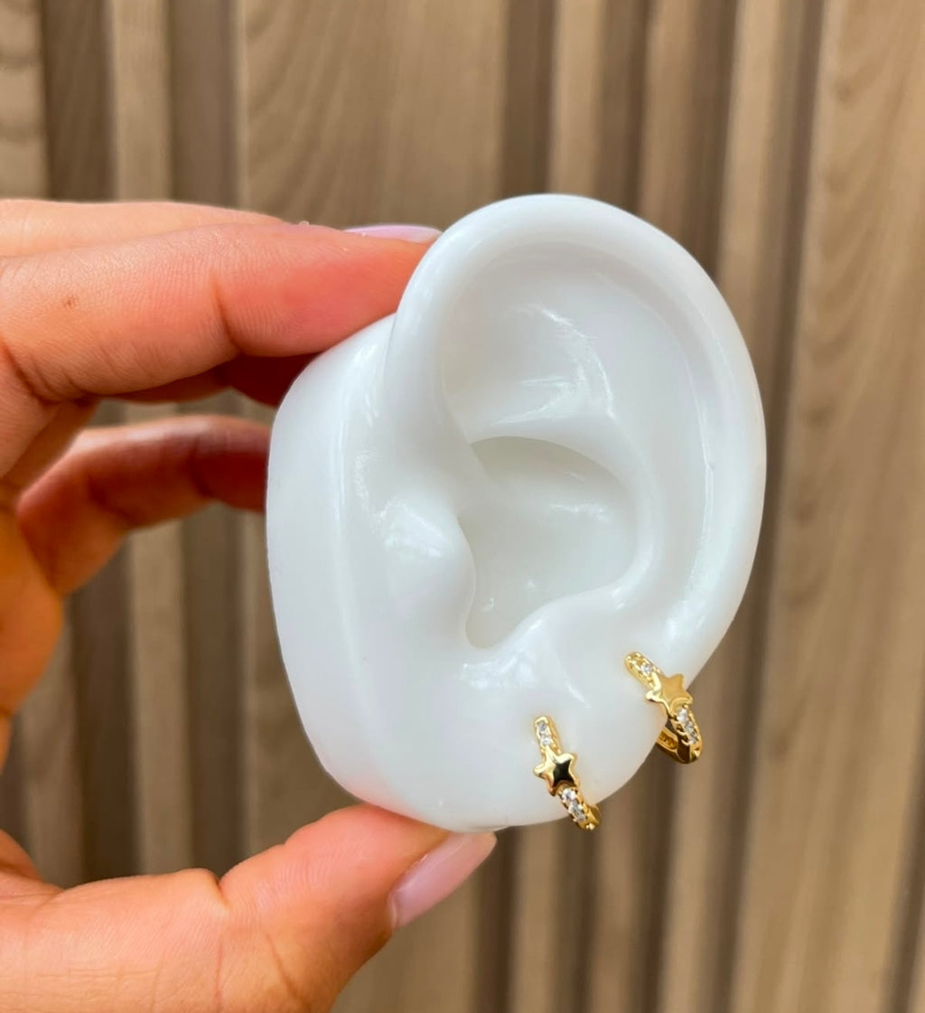 Argollas pequeñas con baño de oro. $290 cada una