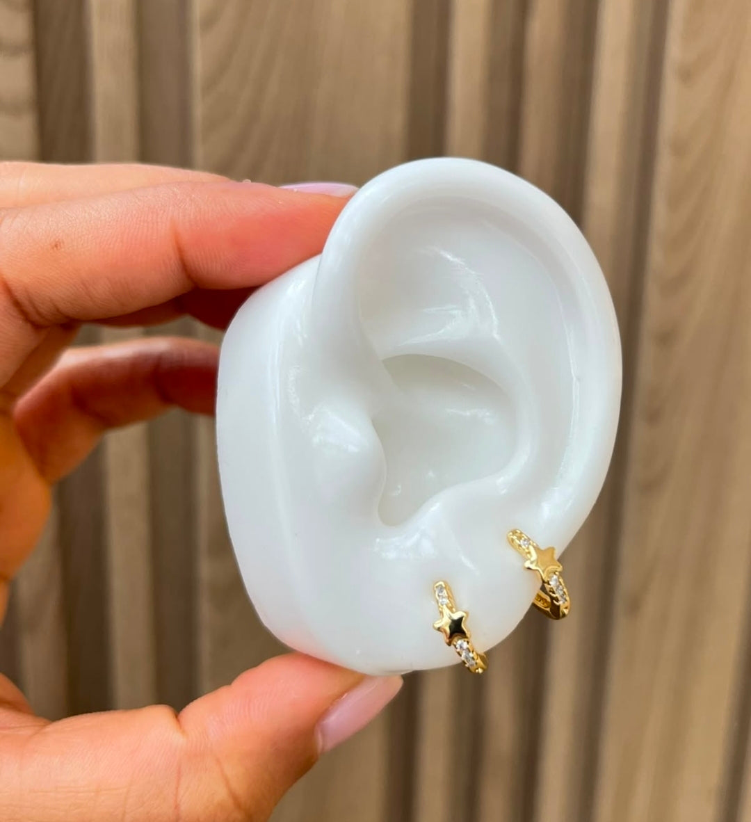 Argollas pequeñas con baño de oro. $290 cada una
