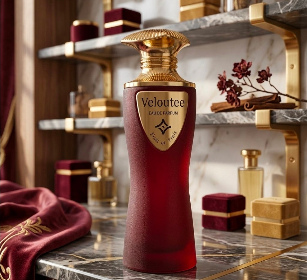 Veloutée de Frais et Frais (Eau de Parfum)Es un aroma envolvente, sensual y opulento. Destaca de manera excepcional en climas frescos, noches o eventos especiales donde se busca dejar una estela memorable. 100% Original